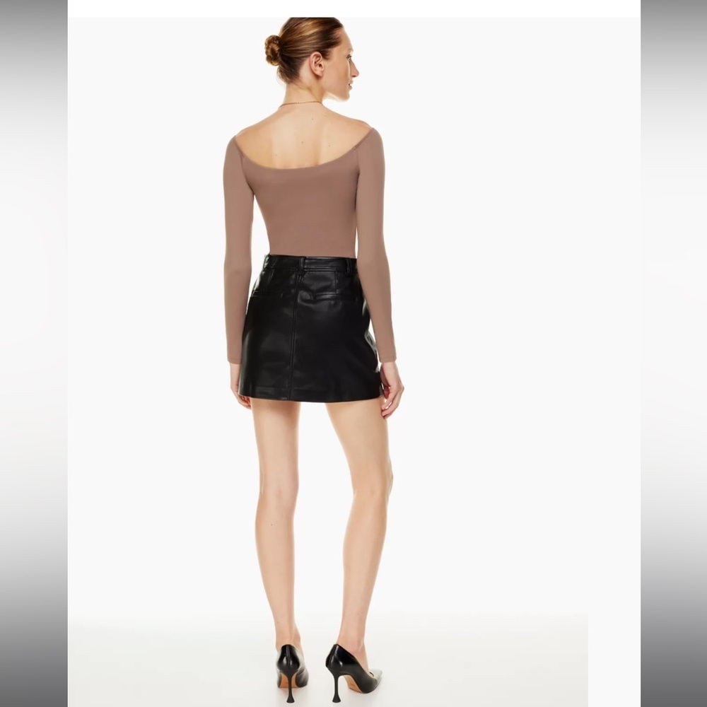 Babaton Contour Off-Shoulder Longsleeve Bodysuit NWT. 2XL. Rich chocolate brown. - Picture 8 of 8